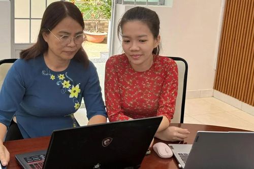 Chật vật cập nhật thông tin tuyển sinh đầu cấp