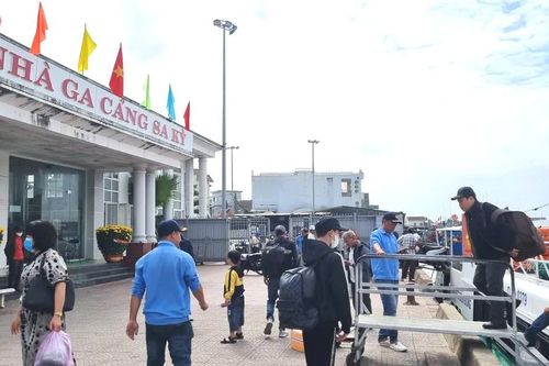 Lên phương án đưa người dân về đặc khu Lý Sơn đón tết khi thời tiết xấu