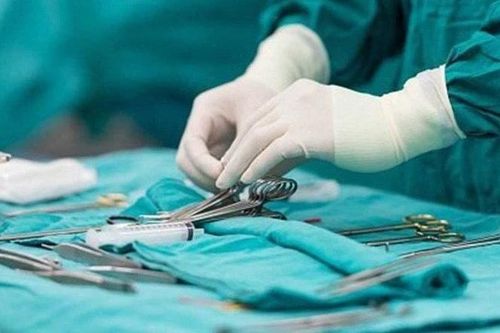 Phẫu thuật u vú, vú sa trễ gây khổ sở nhiều năm cho người phụ nữ 65 tuổi