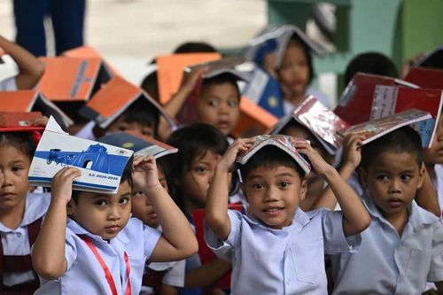 Học sinh Indonesia học chống biến đổi khí hậu