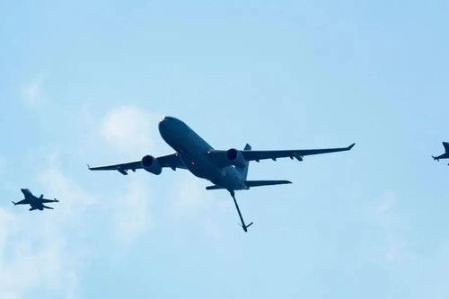 Công nghệ tiếp nhiên liệu tự động trên không lần đầu chinh phục bầu trời