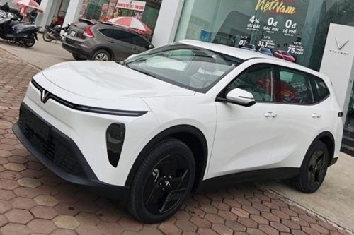 Xe điện VinFast VF MPV 7 về đại lý, sẵn sàng bàn giao cho khách Việt
