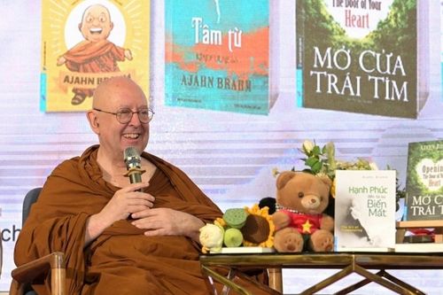 Thiền sư Ajahn Brahm và lời hứa quay lại Việt Nam