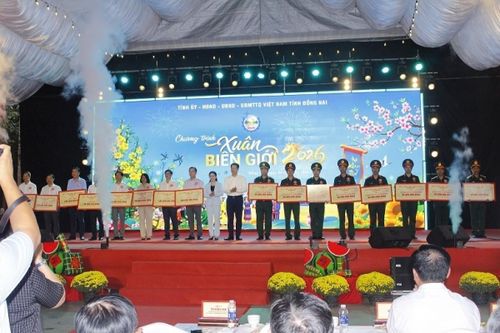 Mang 'Xuân biên giới' đến Tà Thiết - Ấm áp nghĩa tình quân - dân Đồng Nai