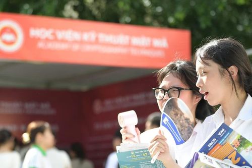 Áp lực kỳ thi riêng đè nặng thí sinh