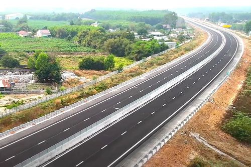 Cận cảnh cao tốc kết nối TPHCM với Đồng Nai sẽ thông xe trước Tết Nguyên đán