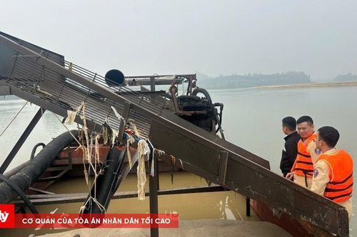 Bắt giữ 2 tàu khai thác cát trái phép trên sông Lam
