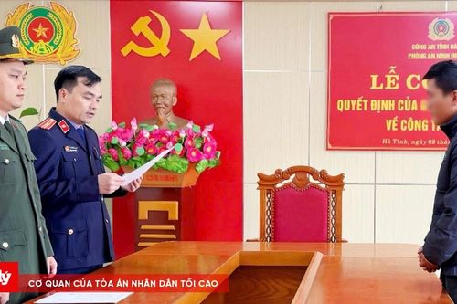 Khởi tố đối tượng dùng dao chém người