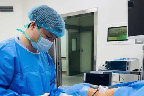 Sự quyết đoán của bác sĩ cứu mạng bệnh nhân năn nỉ 'tôi ráng chịu qua Tết mới mổ'