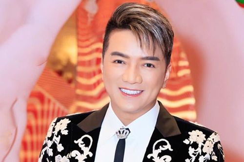 Ca sĩ Đàm Vĩnh Hưng tìm bình yên sau biến cố, mở quán bán cà phê ở tuổi 55