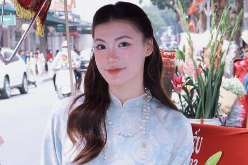 'Hotgirl' bóng chuyền Việt Nam Yến Nhi khoe sắc đón Tết