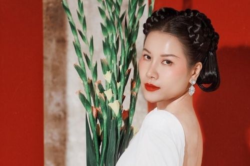 Sao mai Quỳnh Anh ra đĩa than mừng xuân, NSND Quốc Hưng tỏa sáng với 'Đất nước hôm nay'