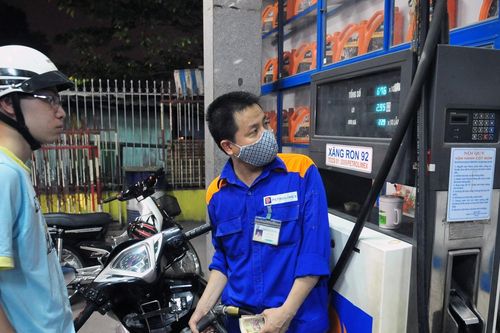 Giá xăng dầu tiếp đà đi lên, RON95 sát 19.000 đồng/lít