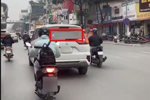 Tài xế gắn bảng LED có nội dung xúc phạm lực lượng Công an bị triệu tập