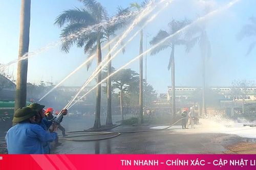 Diễn tập phương án chữa cháy tại Trung tâm thương mại, chợ Hồng Lĩnh