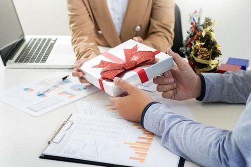 Công ty thưởng Tết theo cách không ai ngờ khiến nhân viên ngỡ ngàng