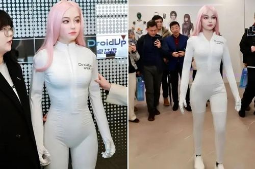 'Rợn tóc gáy' với robot AI mới của Trung Quốc: Đi lại, cười nói và... có thân nhiệt như người thật