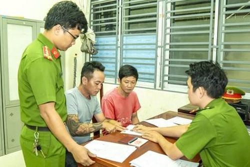 Mâu thuẫn tiền karaoke, 2 đối tượng truy sát bạn nhậu giữa quốc lộ