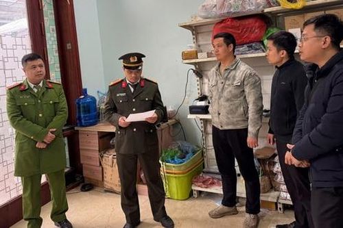 Sự thật về loại 'súng thông bồn cầu' vừa được công an phát hiện, thu giữ