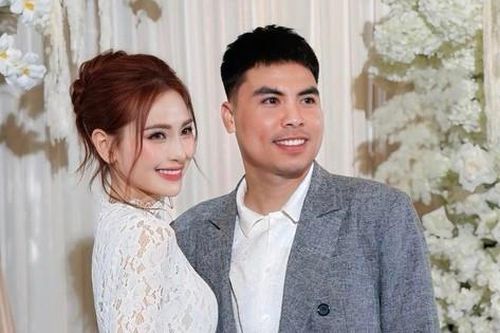 Ảnh cưới cực thơ của MC Huyền Trang Mù Tạt và tiền vệ Phạm Đức Huy