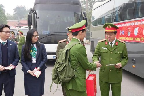 Học viện Cảnh sát nhân dân: 'Chuyến xe về quê ăn Tết' chở nặng nghĩa tình