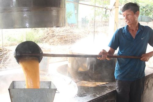 Ngày đêm đỏ lửa ở 'thủ phủ' mật mía xứ Nghệ trước Tết
