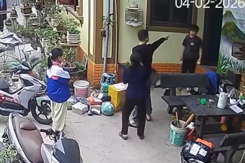 Công an Bắc Ninh xác minh clip phụ huynh xông vào nhà tát liên tiếp vào mặt nam sinh