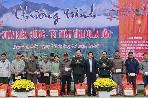 Chương trình 'Xuân biên cương - Tết thắm tình quân dân'