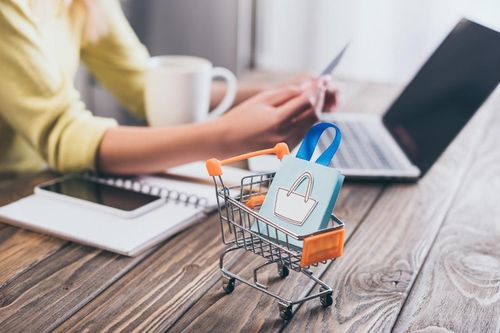 Nhộn nhịp sắm Tết trên 'chợ mạng'