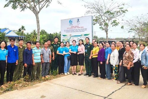 Hội Liên hiệp Phụ nữ tỉnh An Giang cắm bảng công trình Tết Quân - Dân năm 2026