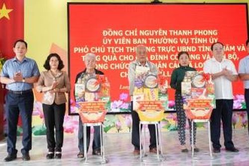 Phó Chủ tịch Thường trực UBND tỉnh An Giang Nguyễn Thanh Phong chúc tết 3 xã
