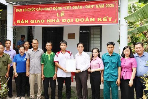 Sở Tài chính tỉnh An Giang bàn giao 2 căn nhà Đại đoàn kết tại xã Hòa Điền