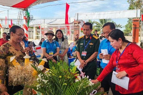 Bế mạc Hội thi Gói, nấu bánh tét và trang trí mâm ngũ quả Tết Quân - Dân xã Hòa Điền