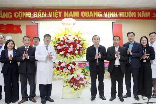 Chủ tịch UBND tỉnh Phạm Hoàng Sơn chúc Tết Bệnh viện Y học cổ truyền và Phục hồi chức năng Bắc Ninh