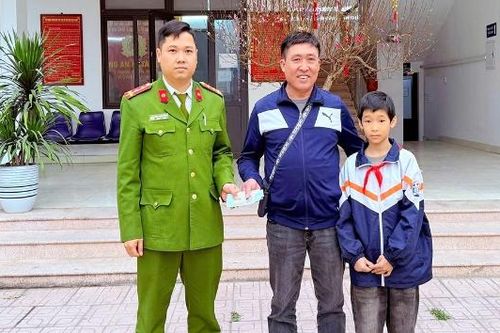 Học sinh Trường Tiểu học Thái Đào nhặt được hơn 21 triệu đồng, trả lại người đánh rơi