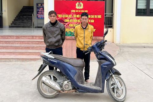 Công an xã Vân Sơn bắt giữ hai đối tượng trộm cắp xe máy