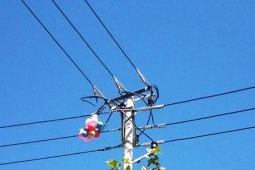 Bóng bay, cánh diều: Nỗi lo an toàn điện ngày Tết