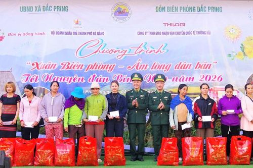 Ấm áp chương trình 'Xuân biên phòng - Ấm lòng dân bản' tại xã Đắc Pring