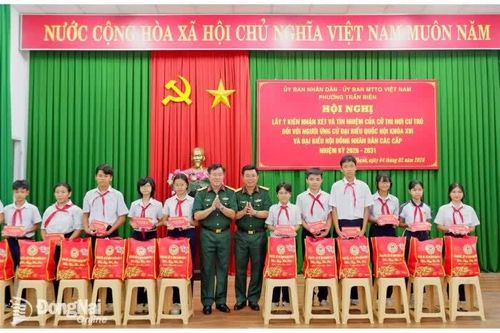 Phó Tư lệnh Quân khu 7 thăm, tặng quà Tết tại Đồng Nai