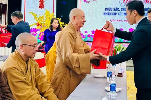 Gia Lai: Gặp mặt các chức sắc, chức việc tiêu biểu đại diện các tôn giáo
