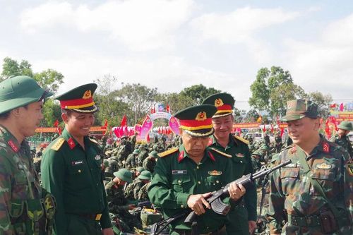 Đoàn công tác Quân khu 5 kiểm tra công tác sẵn sàng chiến đấu tại Trung đoàn 38