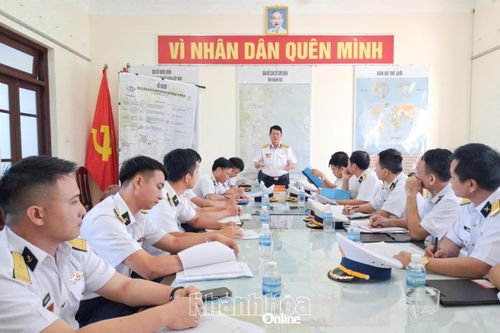 Vùng 4 Hải quân kiểm tra công tác sẵn sàng chiến đấu tại Tiểu đoàn 458