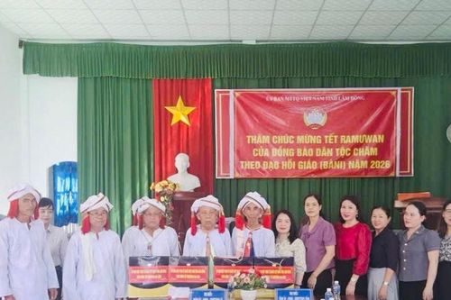 MTTQ tỉnh Lâm Đồng thăm, chúc Tết Ramưwan tại xã Hồng Thái