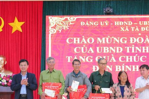 Phó Chủ tịch UBND tỉnh Lâm Đồng Đinh Văn Tuấn chúc Tết các địa phương, đơn vị