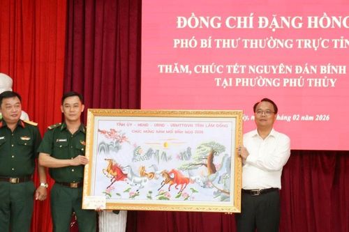 Phó Bí thư Thường trực Tỉnh ủy Lâm Đồng Đặng Hồng Sỹ thăm và chúc Tết cán bộ và Nhân dân phường Phú Thủy
