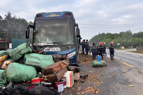 Xe khách bốc cháy khi đi qua địa bàn phường Đông Hà