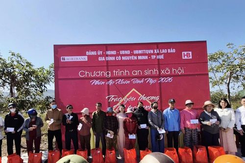 Trao 390 suất quà an sinh xã hội 'Trao yêu thương - Tết trọn vẹn'
