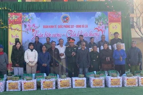 Nhiều hoạt động có ý nghĩa tại chương trình 'Xuân biên cương - Gắn kết yêu thương'