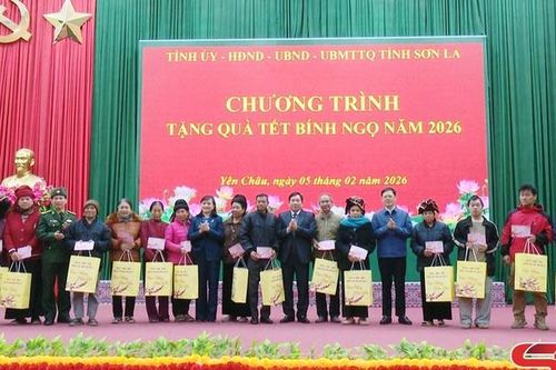Đồng chí Trưởng Ban Nội chính Tỉnh ủy thăm, tặng quà Tết tại các xã Yên Châu, Chiềng Hặc, Lóng Phiêng và một số đơn vị lực lượng vũ trang