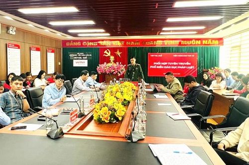 Tuyên truyền pháp luật cho hơn 200 sĩ quan, quân nhân chuyên nghiệp